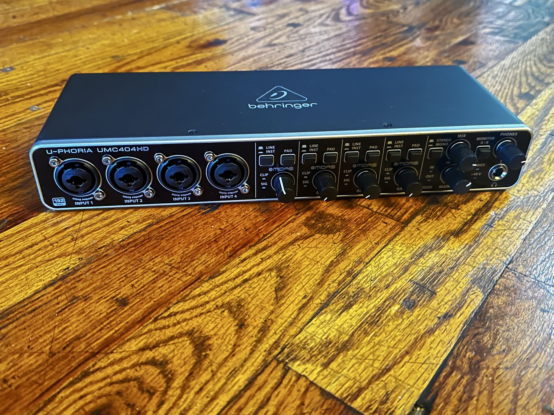 U-Phoria UMC404HD - photo 2