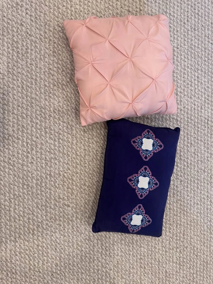 Throw cushions - buy all 4 for $20 - photo 2