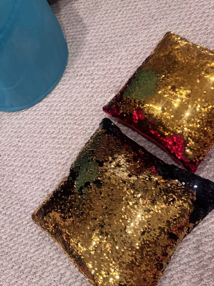 Throw cushions - buy all 4 for $20 - photo 4