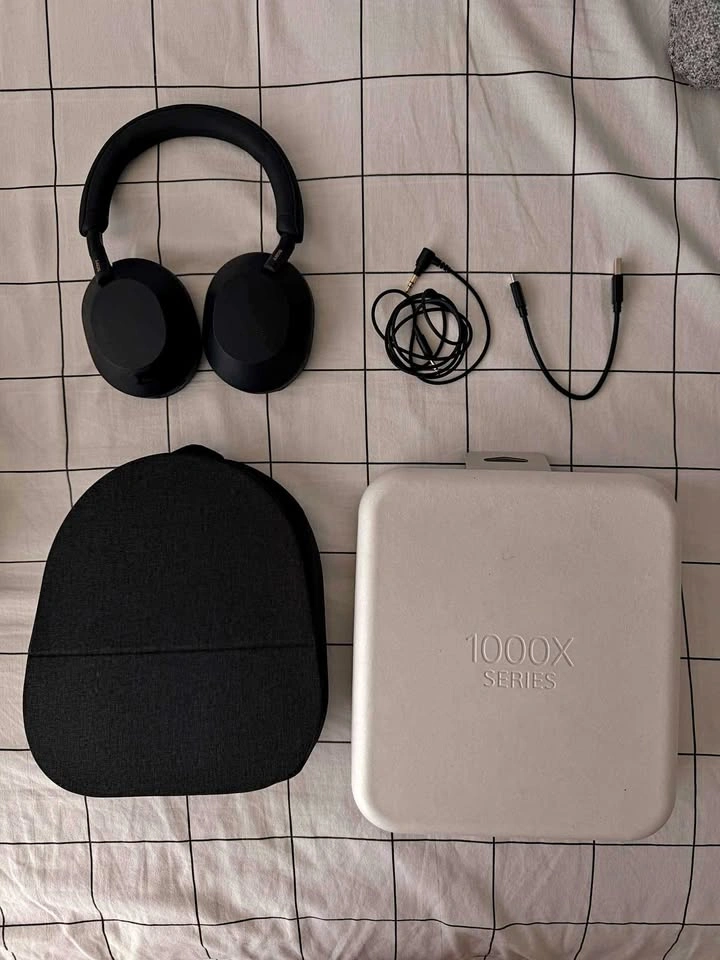 Sony Wireless Noise Cancelling WH-1000XM5 with Original Box [Bla