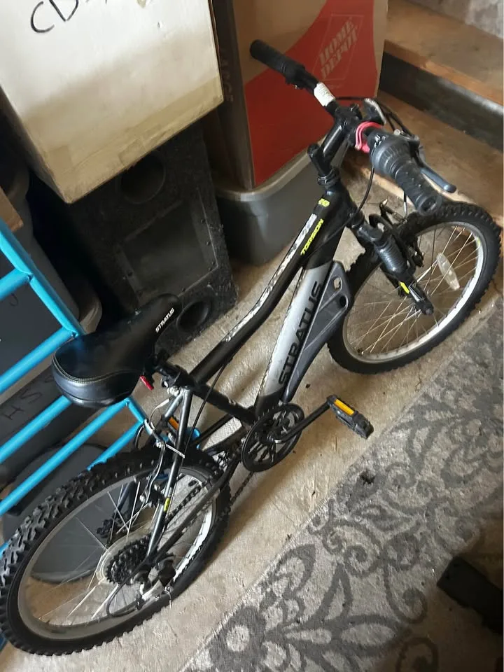 Stratus Black Torsion Youth Bicycle, 6-Speed, 20-in Wheel image indicator(3)