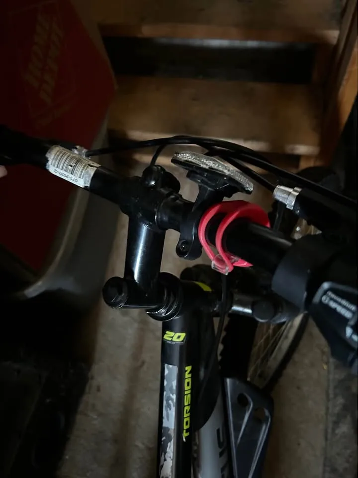 Stratus Black Torsion Youth Bicycle, 6-Speed, 20-in Wheel image indicator(4)