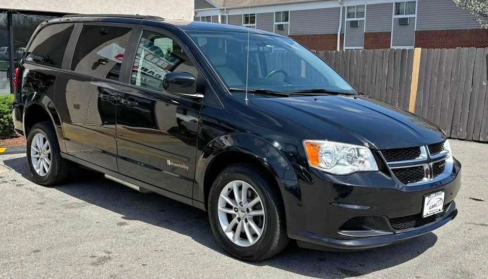2015 Dodge Grand Caravan Passenger SXT Minivan 4D