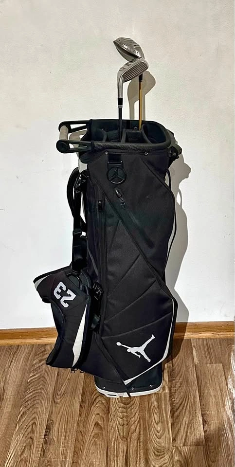 Nike Jordan Fadeaway Golf Stand Bag With Two Clubs