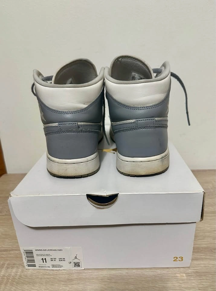 Nike Women’s Air Jordan 1 Mid “Sail/Stealth-White" Size 11 Used - photo 4
