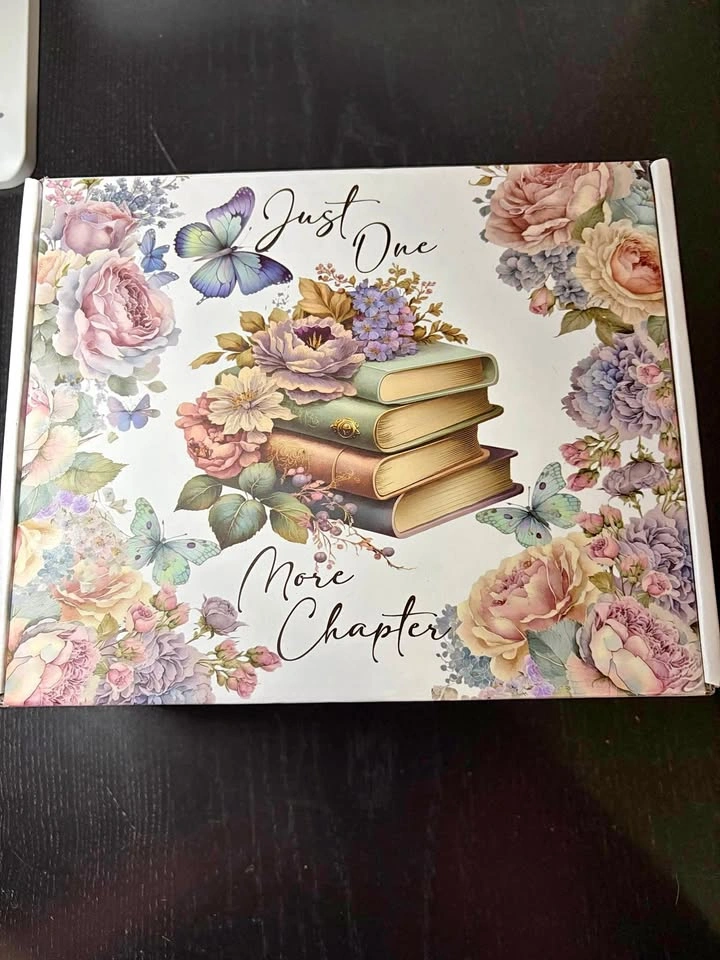 Book Lovers Gift Box