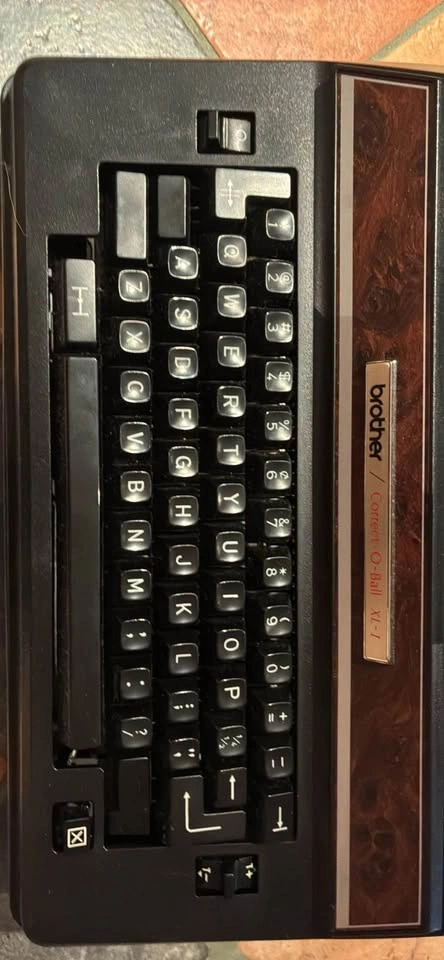 Antique electric typewriter - photo 3