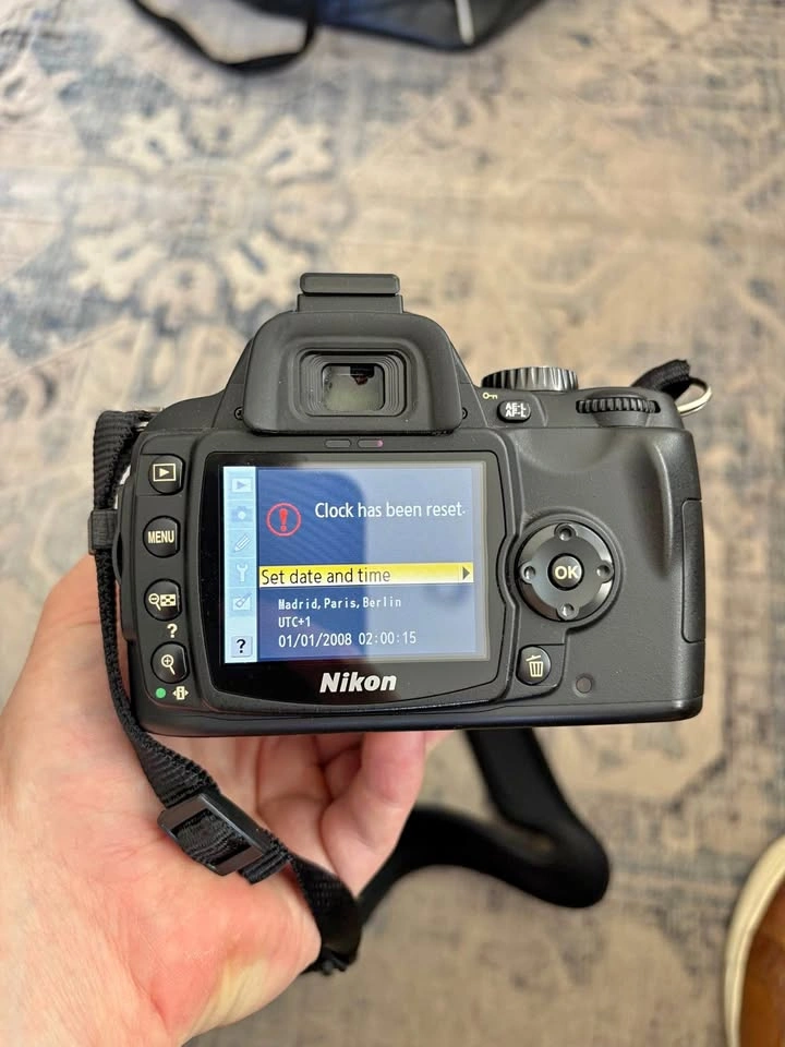 Nikon D60 DSLR Camera Kit - Excellent Working Condition