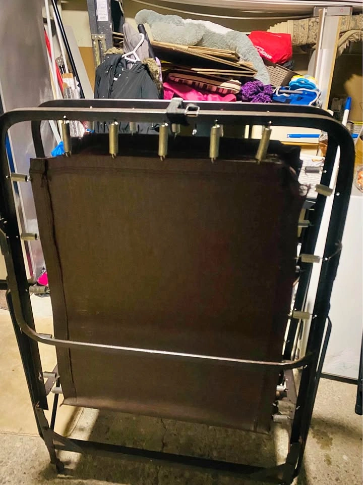 Folding Bed with New Mattress, Twin Size Rollaway Bed
