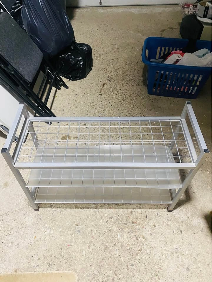 3 tiers solid metal shoe rack fits up to 15-20 pairs - photo 2