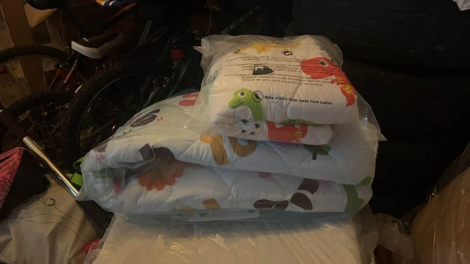 Almost brand new Baby playpen with Mat 71x59inch - photo 5