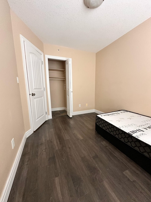 Private Room in Garneau Townhouse – Minutes to UofA!