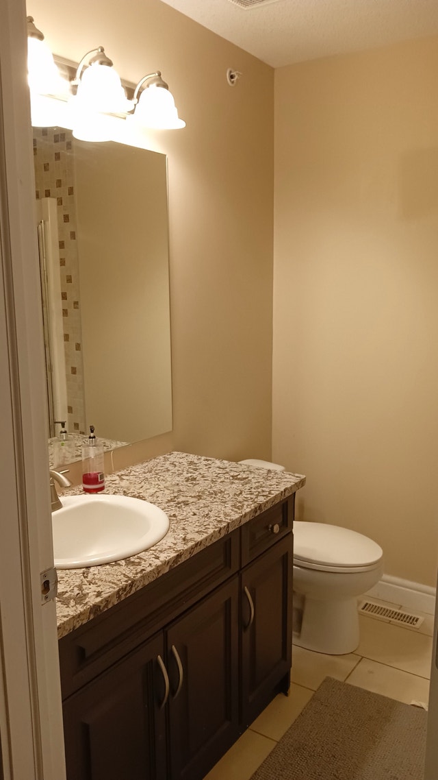 Private Room in Garneau Townhouse – Minutes to UofA! - photo 4