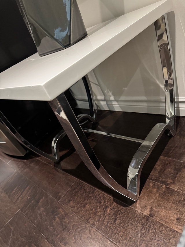White Lacquer and Chrome Side Table - photo 4