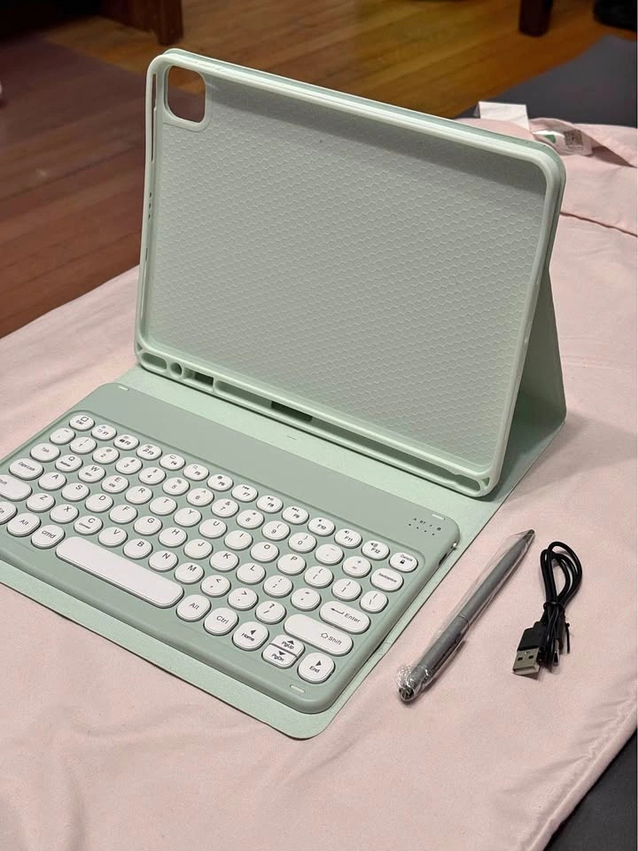 iPad Pro 11-inch case with keyboard and pen