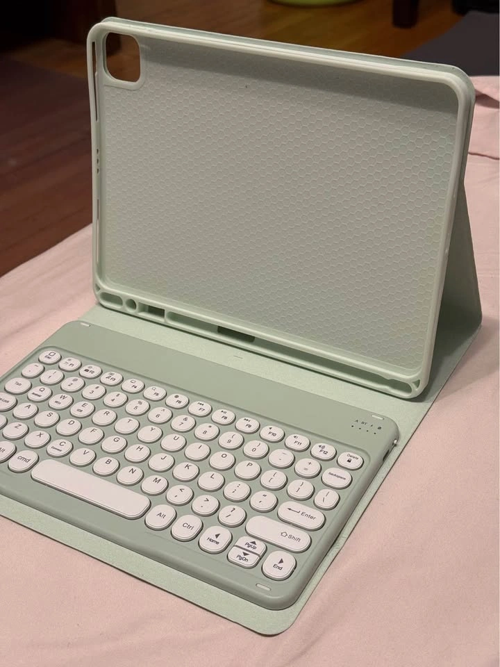 iPad Pro 11-inch case with keyboard and pen - photo 3