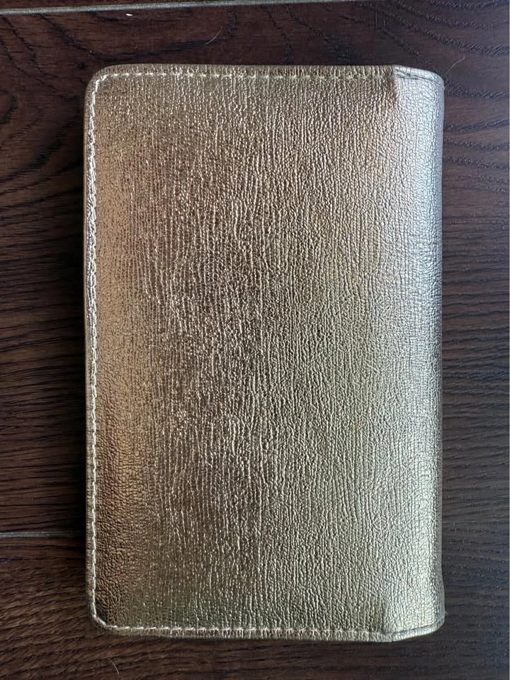 Gold coloured pouch - photo 2