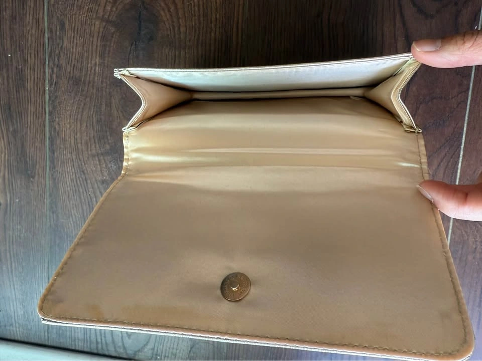 Gold coloured pouch - photo 3