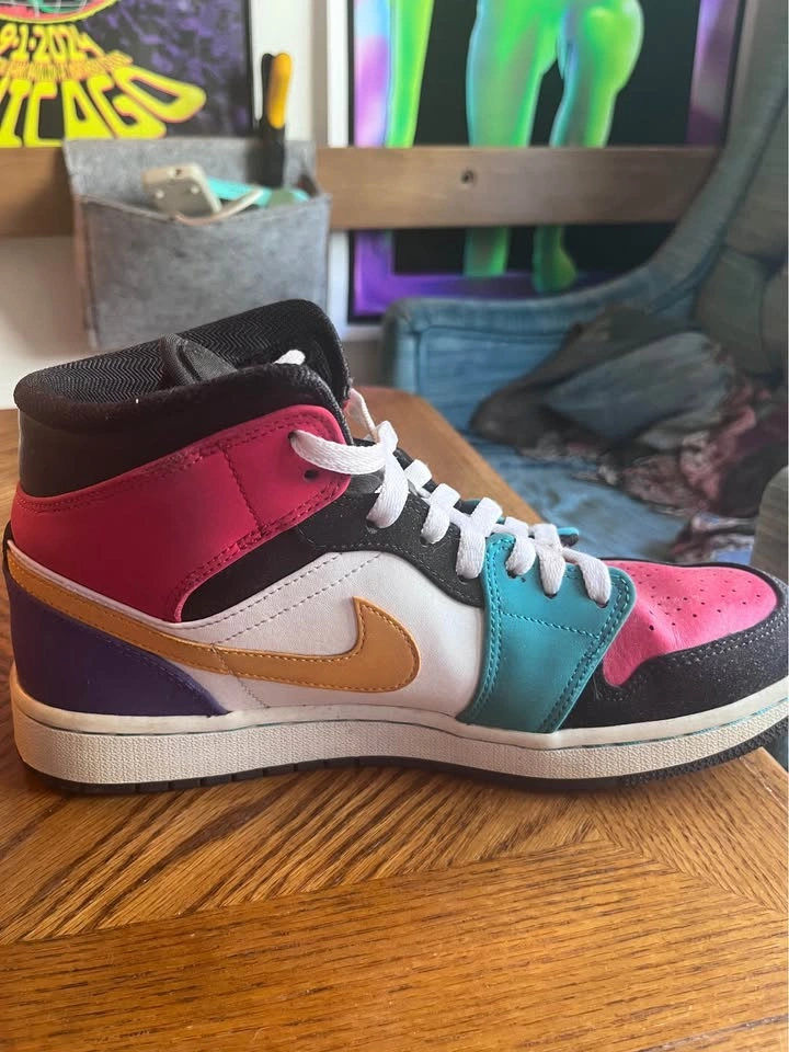 Nike Air Jordan 1 Mid “Multicolor” Size 8.5 - photo 4