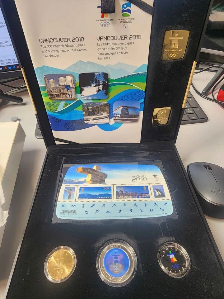 Vancouver 2010 Olympic Winter Games Coin and Stamp Set - photo 3