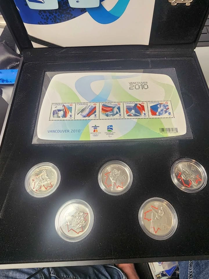 Vancouver 2010 Olympic Coin and Stamp Set - photo 2