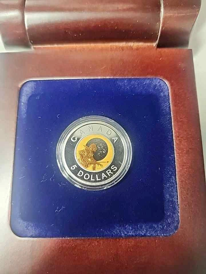 2011 Canada $5 Sterling Silver and Niobium Coin - Full Hunter's