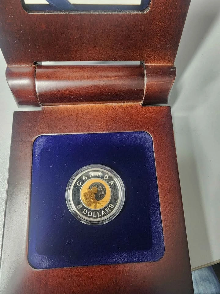2011 Canada $5 Sterling Silver and Niobium Coin - Full Hunter's - photo 2