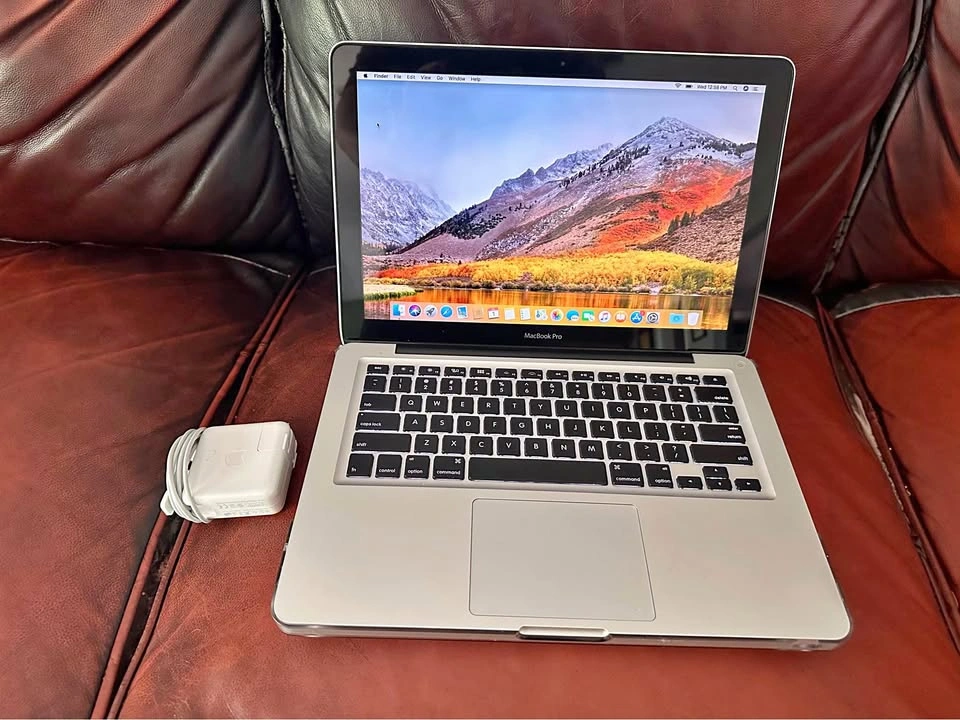 Apple MacBook Pro 13” – i5, 16GB RAM, 250GB Samsung SSD