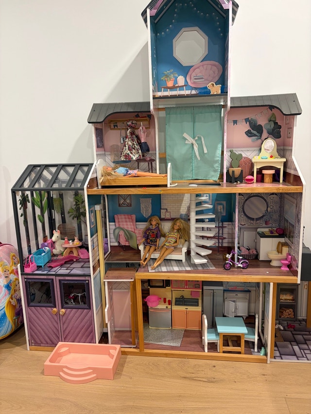 giant doll house - photo 3