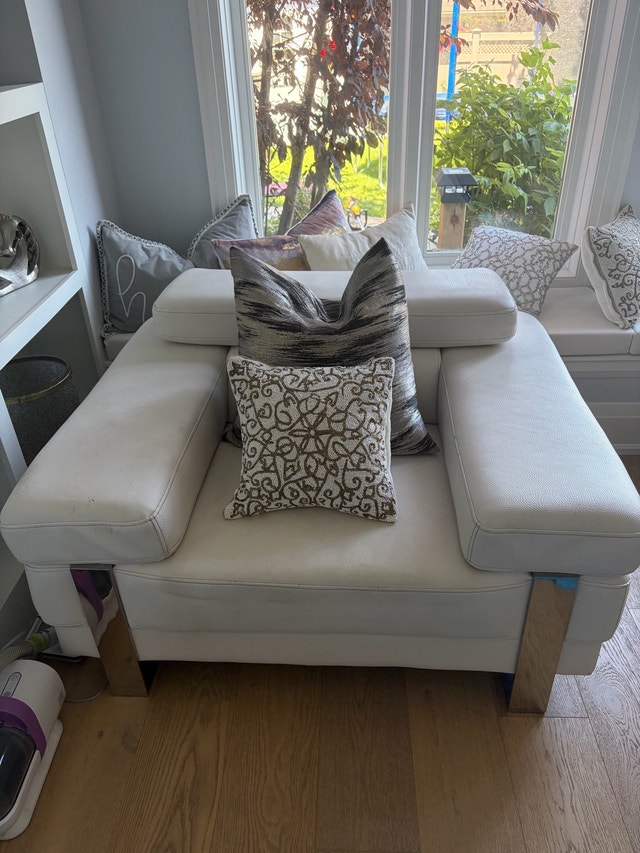 2 piece leather sofa - photo 2