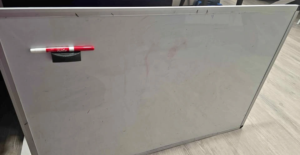 Magnetic Whiteboard with Aluminum Frame