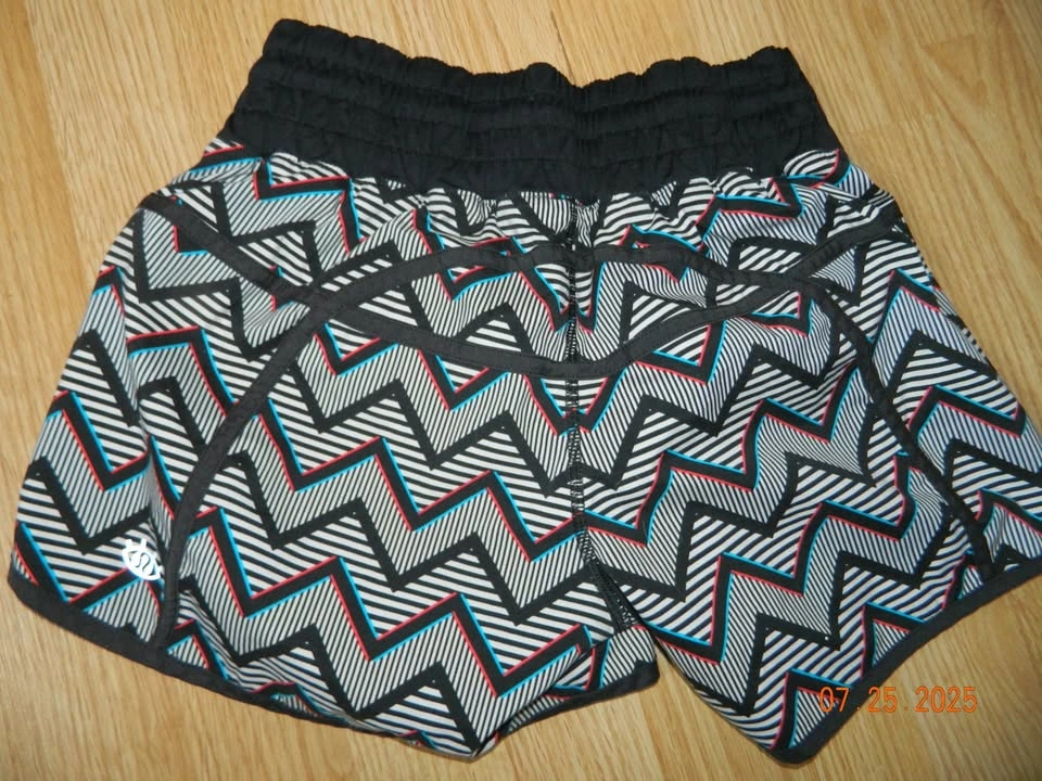 LULULEMON SEAWHEEZE TRACKER SHORTS size 6...EUC - photo 2