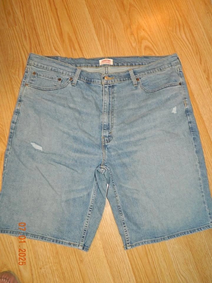 NWOT MENS LEVIS JEAN SHORTS size 40