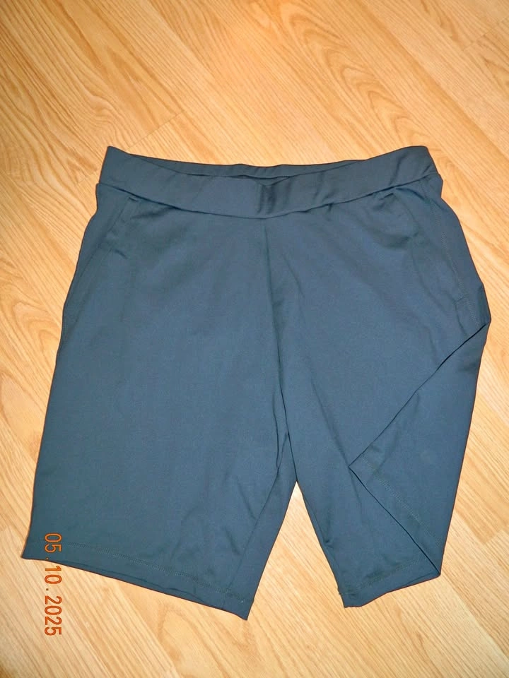 MENS 32 DEGREES COOL SHORTS size XL...LIKE NEW