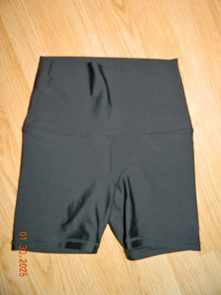 SILVER ICING SUPER HI RISE SHORTS..size S..EUC
