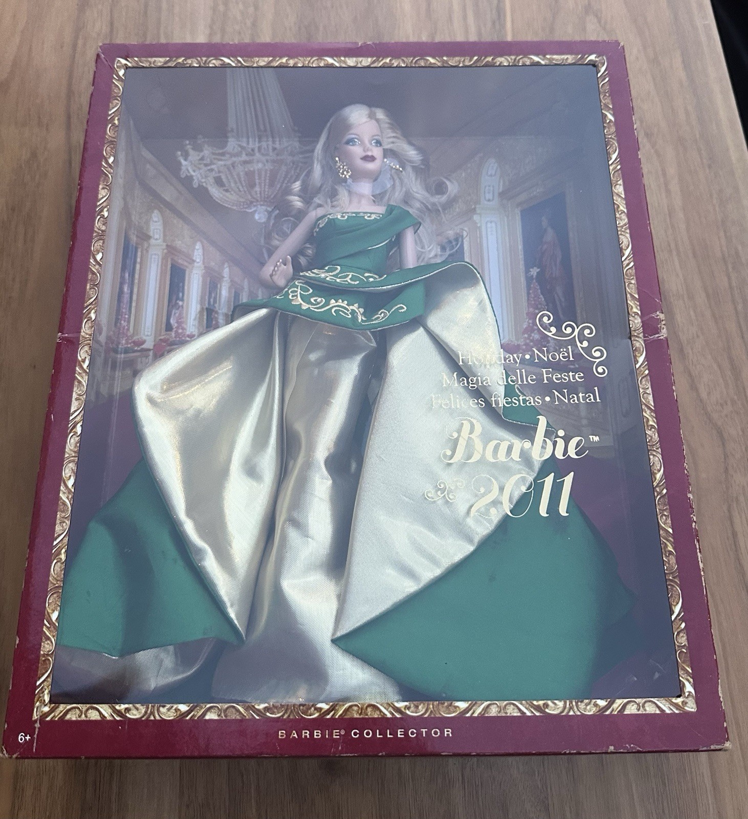 Holiday Barbie 2011 Collector Mattel T7914