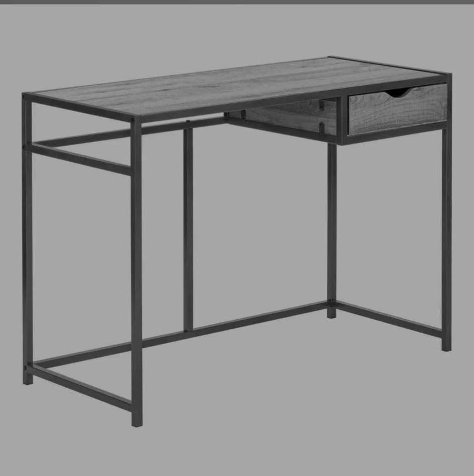 desk - photo 2