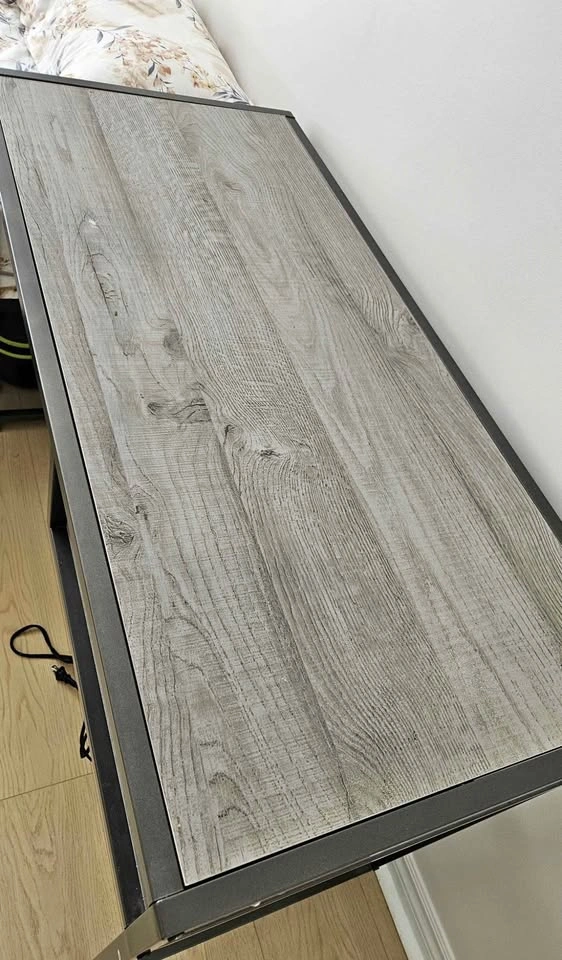 desk - photo 3