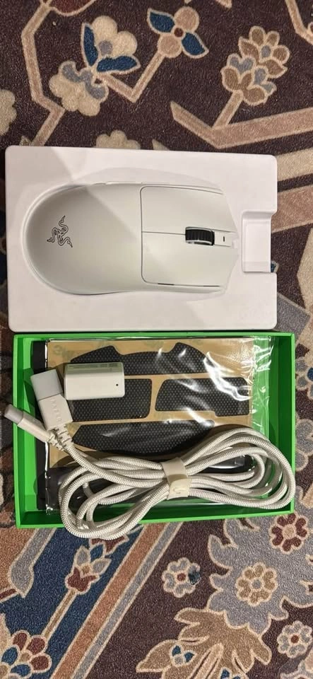 Razer Viper V3 Pro White Edition Mouse - photo 3