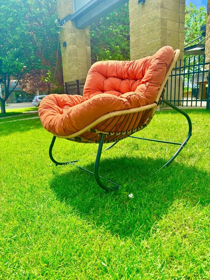 Rattan Padded Rocking chair. Cozy Patio & Indoor Seating 🌿 - photo 2