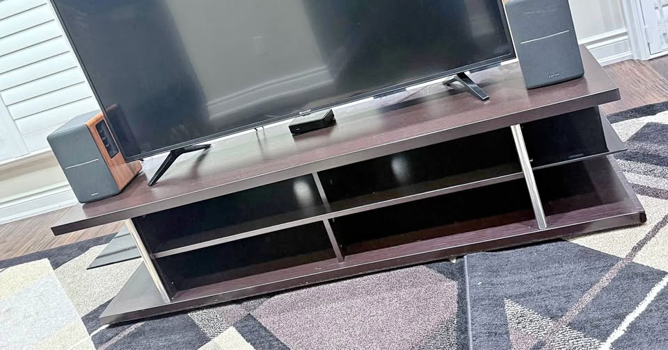 Tv table/stand