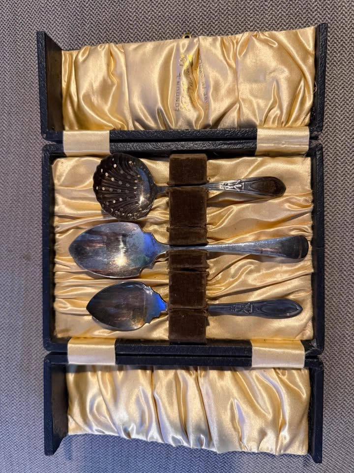 Vintage silver-plated three-piece serving spoon set in original - photo 5