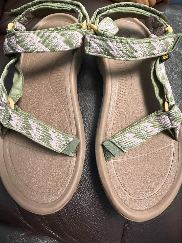 Brand new Teva hurricane sandals size 9 - photo 2