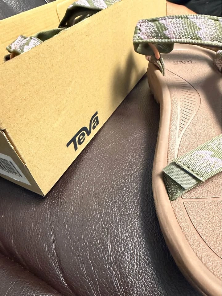 Brand new Teva hurricane sandals size 9 - photo 4
