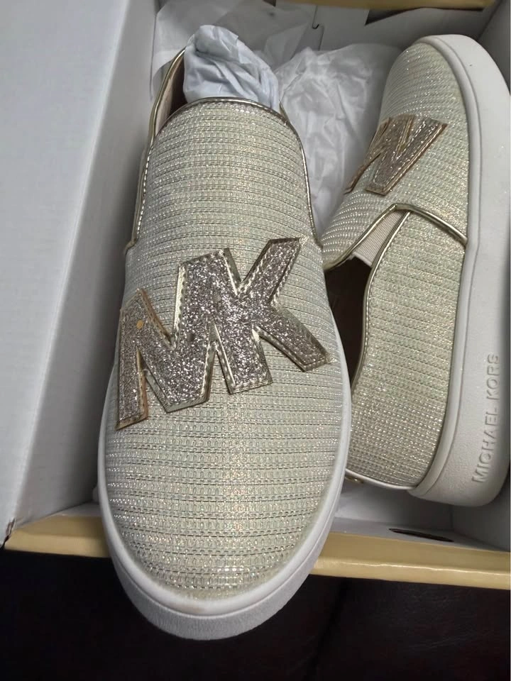 Brand new girls vanilla Michael kors shoes size 2.5 - photo 2