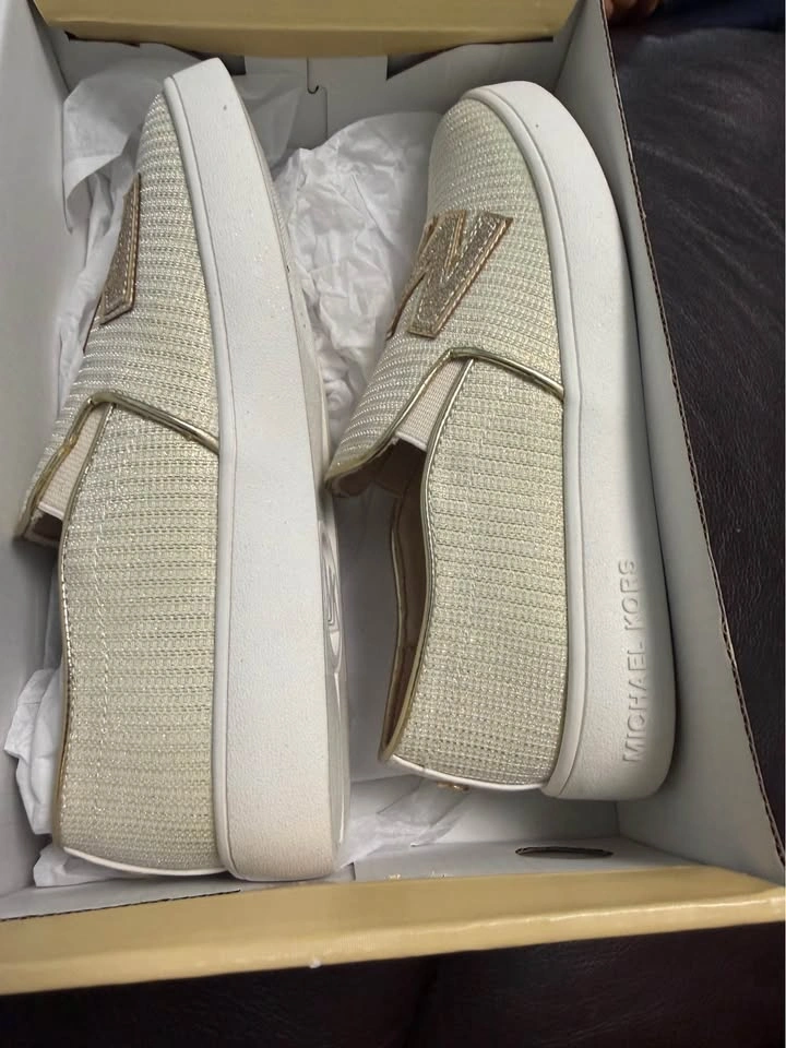 Brand new girls vanilla Michael kors shoes size 2.5 - photo 3