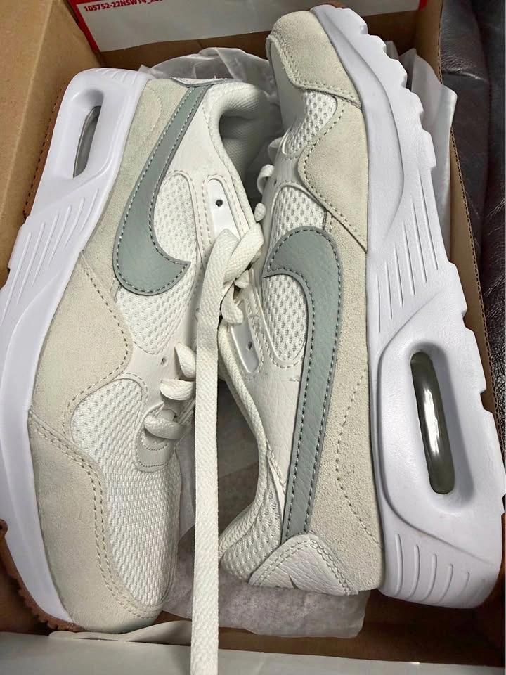 Brand new women’s nike air max size 6.5