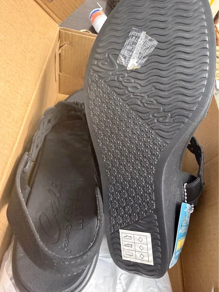 Brand new skechers women Rumble on black color size 8 - photo 3