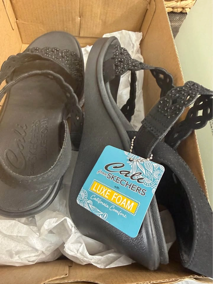 Brand new skechers women Rumble on black color size 8 - photo 4
