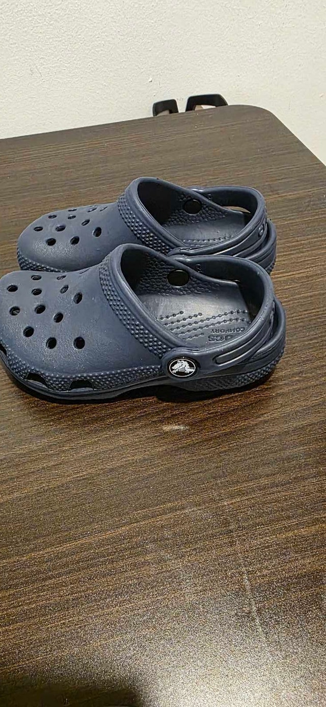 Crocs Navy Blue (kids size c9) - photo 2